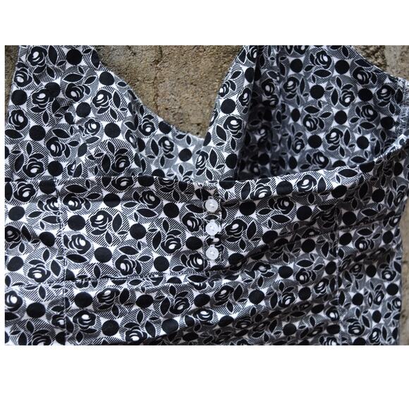 Ann Taylor Loft Petites Stretch Black & White Floral Print Halter Top – Size 10P - Picture 3 of 4